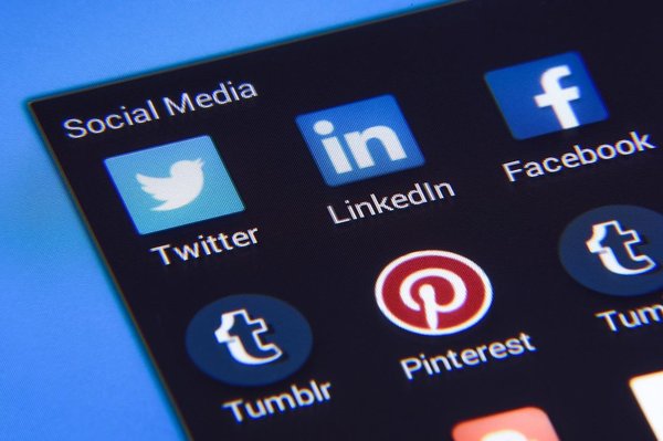 Comment liker commenter ou partager un post LinkedIn en tant que page entreprise ?