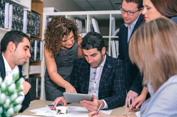 Comment choisir une entreprise électronique selon ses besoins ?